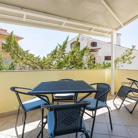 Luiza With Terrace Apartman *