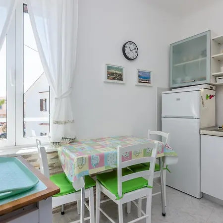 Luiza With Terrace Apartment Baska (Krk)