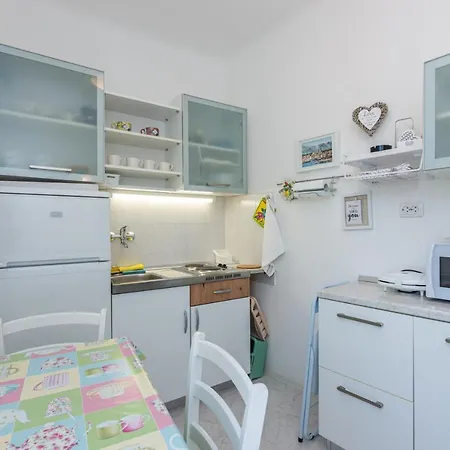 Apartment Luiza With Terrace *