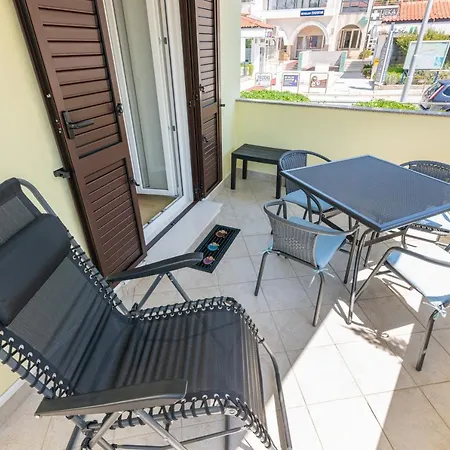 Apartment Luiza With Terrace