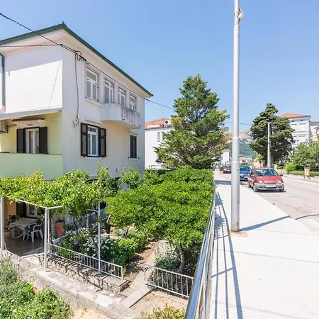 Luiza With Terrace Apartment