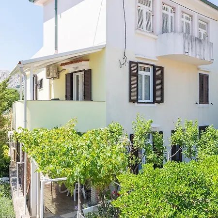 Apartment Luiza With Terrace