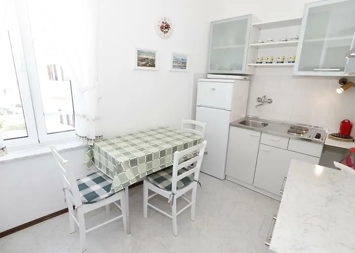 Apartment Luiza With Terrace Baska (Krk)